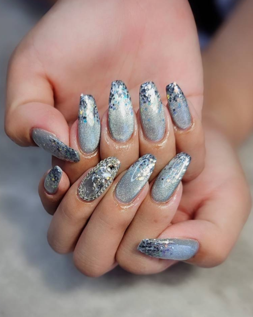 ネイルデザイン｜グラデーションネイル・グリッターネイル・パーツネイル・夏ネイル