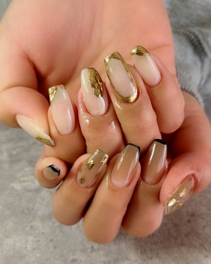 ネイルデザイン｜シアーネイル・アシメネイル・ニュアンスネイル・ホワイト系・ベージュ系