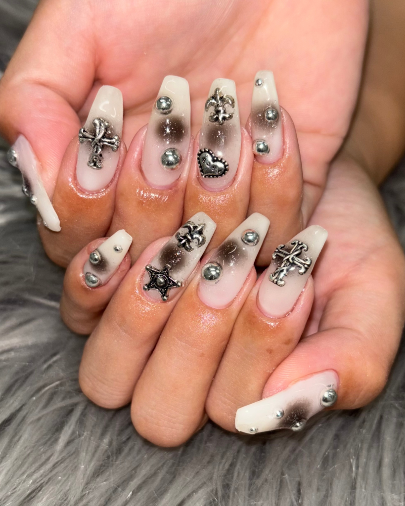 ネイルデザイン｜ホワイト系・パーツネイル