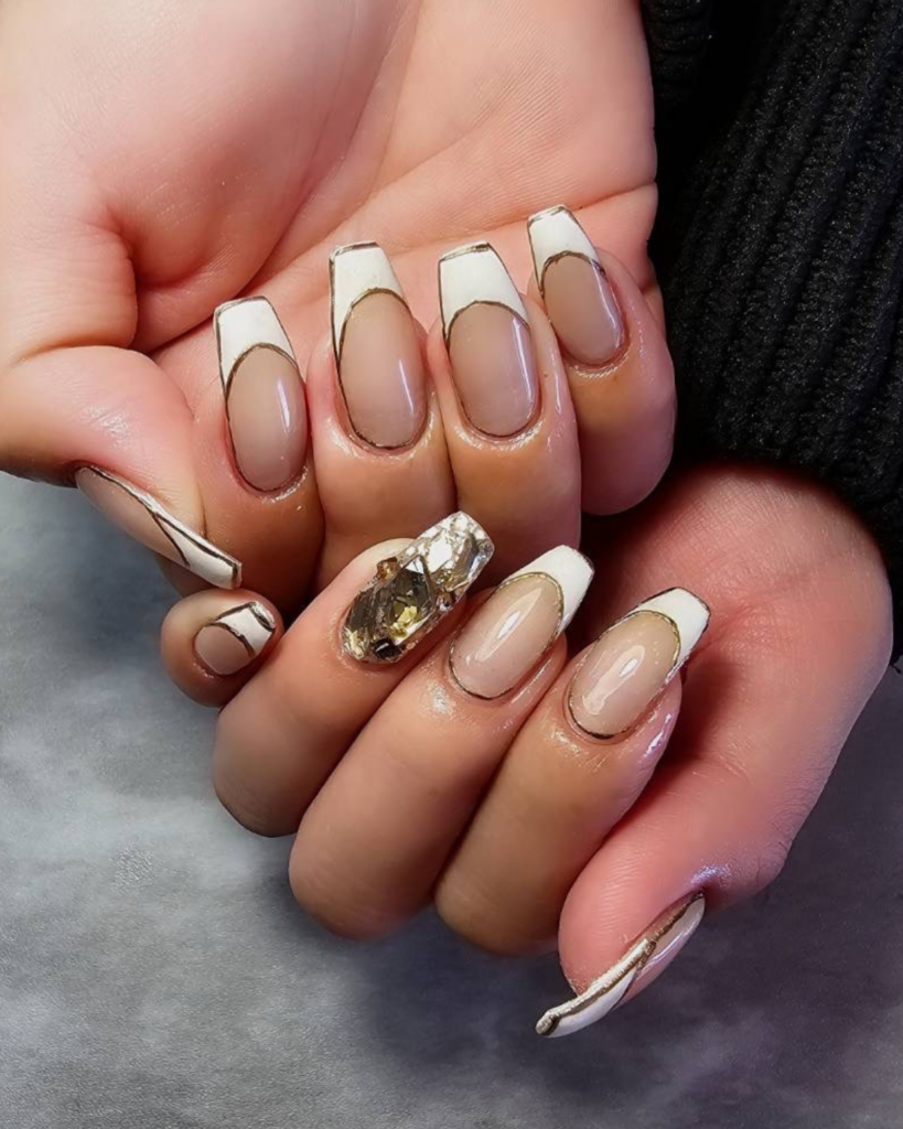 ネイルデザイン｜フレンチネイル・ホワイト系・パーツネイル