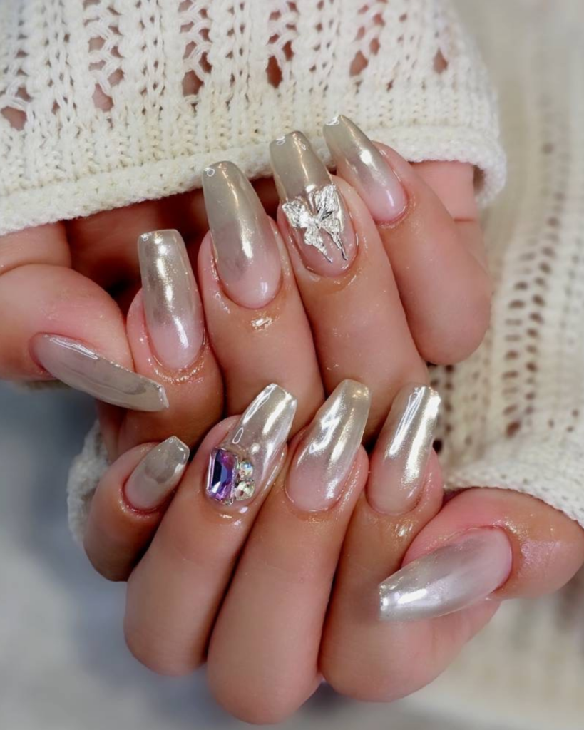 ネイルデザイン｜シンプルネイル・グラデーションネイル・ミラーネイル・パーツネイル・ホワイト系