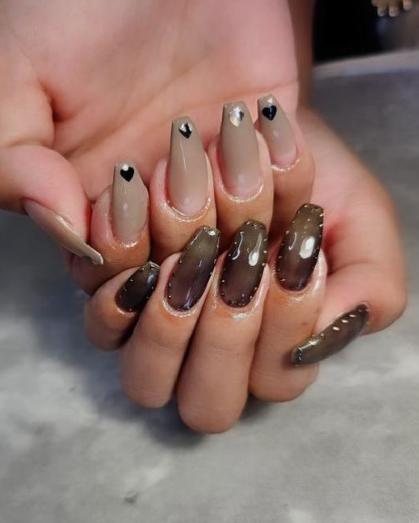 ネイルデザイン｜シアーネイル・アシメネイル・ベージュ系・ブラック系