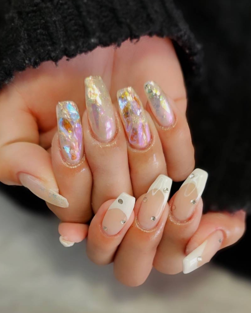 ネイルデザイン｜アシメネイル・フレンチネイル・オーロラネイル・ホワイト系・夏ネイル