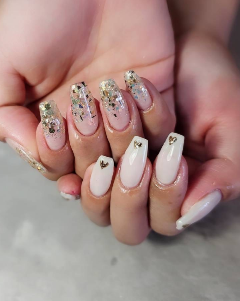 ネイルデザイン｜アシメネイル・グラデーションネイル・ホワイト系