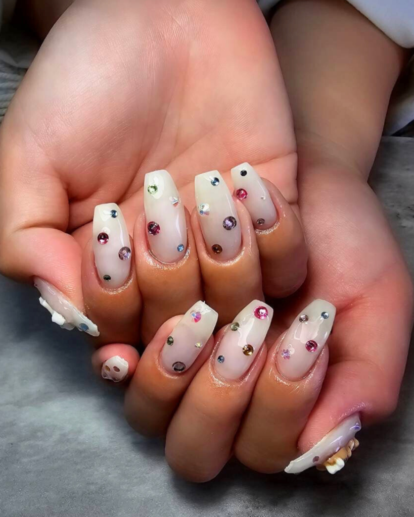 ネイルデザイン｜ホワイト系・パーツネイル